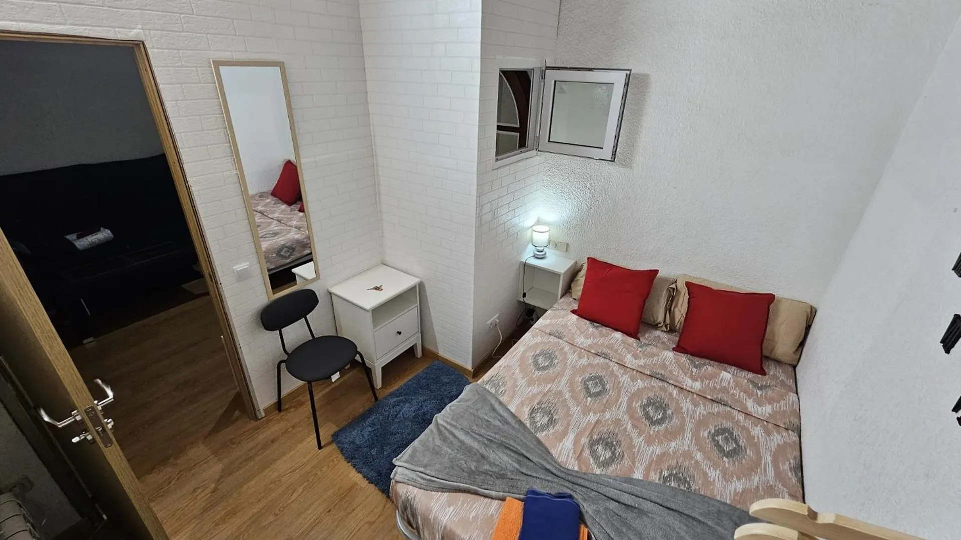 巴塞罗那 Sagrera Nino House酒店 胶囊旅馆